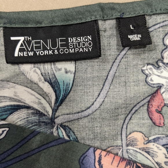 7th Avenue Design Studio NY & Co Floral Cropped Halter Top - Size Large - Picture 3 of 14